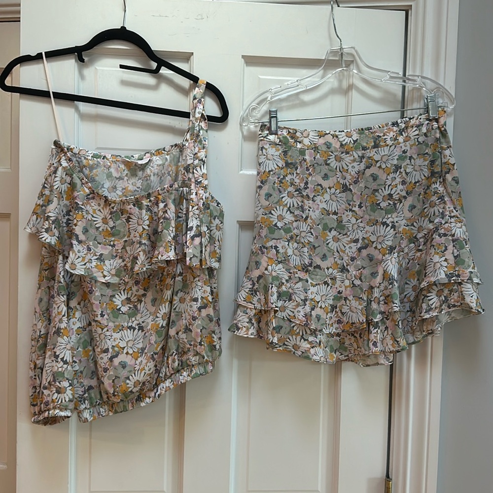 New one sleeve off shoulder w/matching zip up skirt-smoke free home